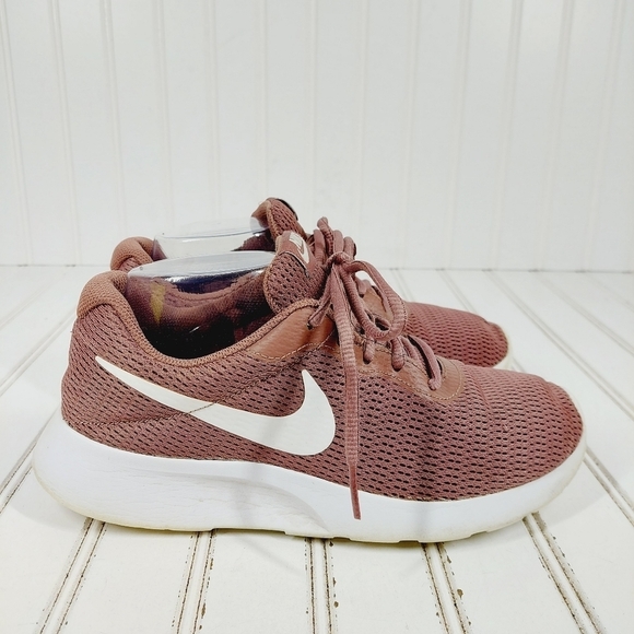 Nike Women's Tanjun Smokey Mauve / White Ankle-High Running Sneakers H1024 - Picture 4 of 9